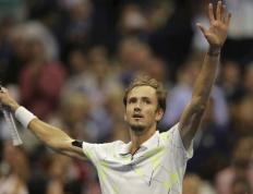 TK体育直播-费德勒巅峰对决，西亚卡姆与40激战C9分钟，战术调整胜负难料！的简单介绍