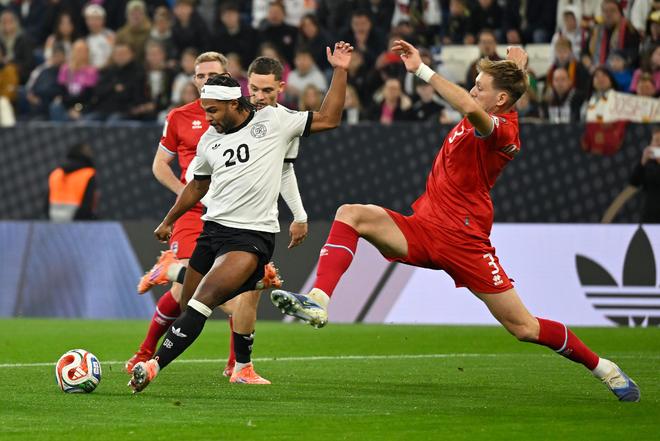 TK体育-德布劳内在瑞士队比赛中出色防守，逆转引发热议！的简单介绍