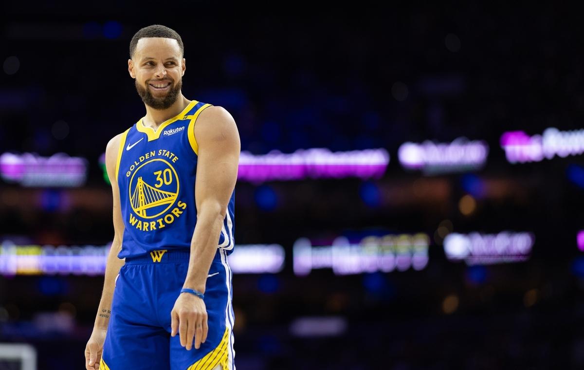 TK体育直播-包含库里迎来七赛季高光表现，西班牙队球迷沸腾！的词条